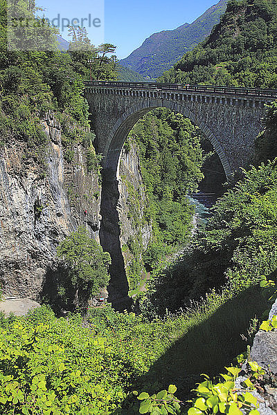 Frankreich  Occitanie (Midi Pyrenees )  Hautes Pyrenees (65)  Luz Saint Sauveur  Napoleonbrücke