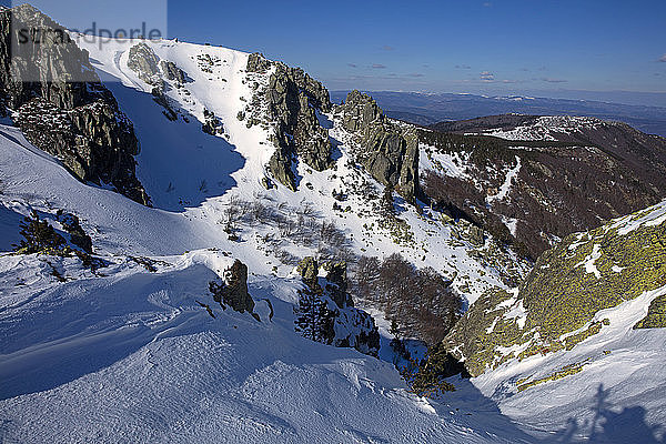 Frankreich  Lozere Mont Lozere im Winter  die Felsen des Adlers