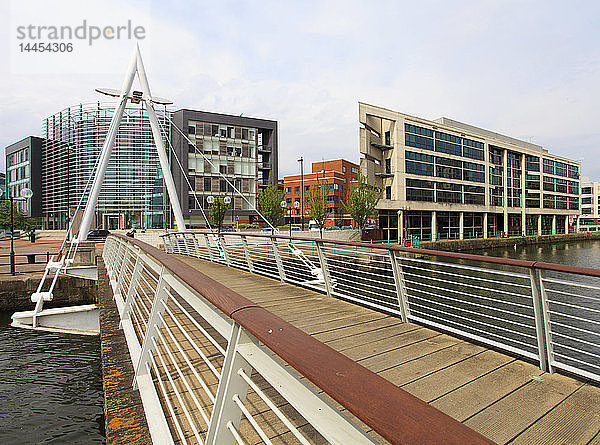 Großbritannien  Wales  Cardiff  Bucht  Fußgängerbrücke  moderne Architektur