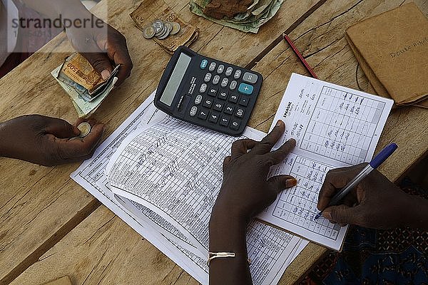 Rückzahlung von Mikrofinanzkrediten im Norden Togos.