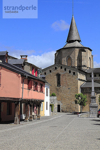 Frankreich  Occitanie (Midi Pyrenees )  Hautes Pyrenees (65)  Saint Savin (bei Argeles gazost)  Abteikirche
