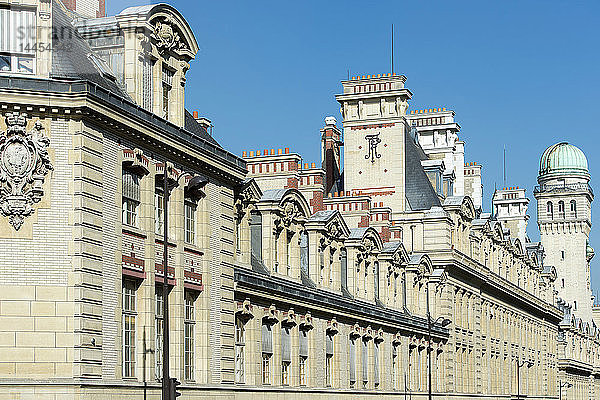 Frankreich. Paris 5. Bezirk. Das Quartier Latin. Die Sorbonne. Fassade der Straße Saint Jacques mit dem Turm des Observatoriums der Sorbonne