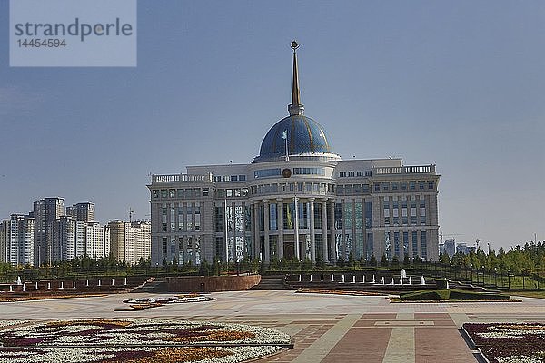 Kasachstan  Astana Stadt  Neue Verwaltungsstadt  Akorda Präsidentenpalast. Drehort: Nuzhole Avenue