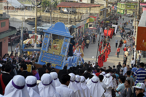 Prozession in der Karwoche in Coban  Guatemala  Mittelamerika.