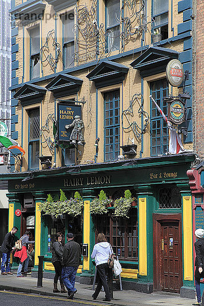 Irland  Dublin  The Hairy Lemon Bar  Straßenszene