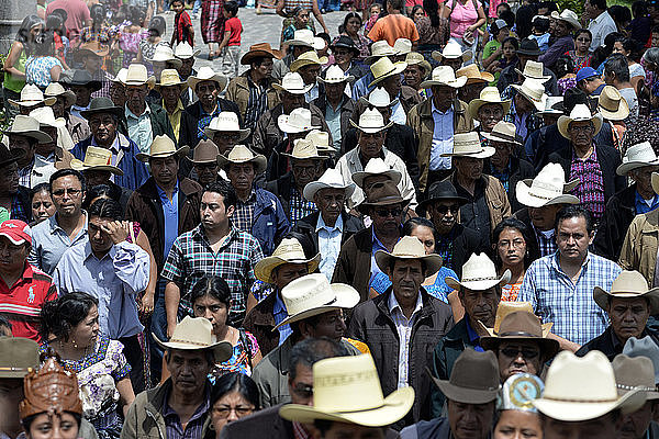 Zeremonie während der Karwoche  San Pedro  Atitlansee  Guatemala  Mittelamerika.