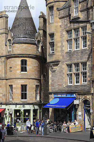 Großbritannien  Schottland  Edinburgh  Cockburn Street  Straßenszene  Menschen