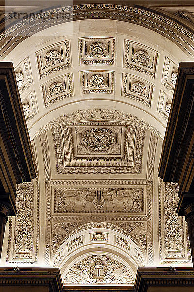 Paris 1. Arrondissement  Louvre-Museum. Abteilung für italienische Malerei. Architektonisches Detail. Decken.