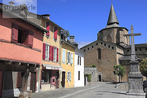 Frankreich  Occitanie (Midi Pyrenees )  Hautes Pyrenees (65)  Saint Savin  Abteikirche