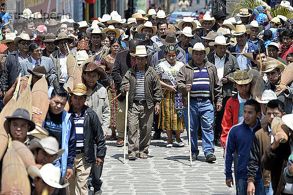 Zeremonie während der Karwoche  San Pedro  Atitlansee  Guatemala  Mittelamerika.