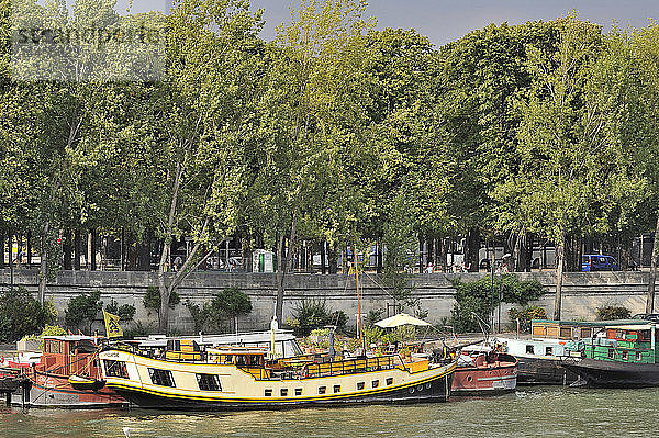 Frankreich  Paris  Lastkähne auf der Seine