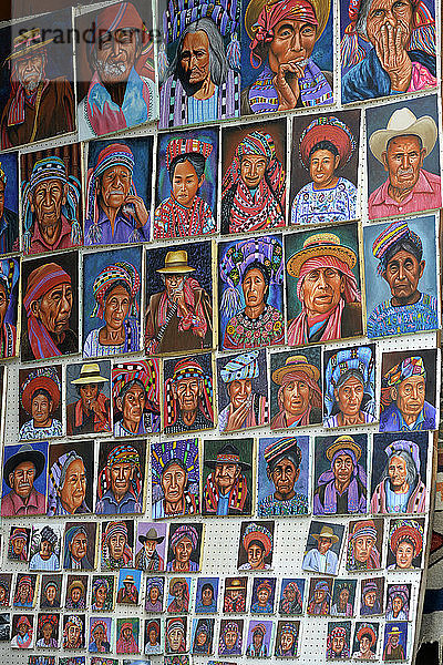 Gemälde zu verkaufen in San Juan la Laguna  Atitlan See  Guatemala  Zentralamerika.