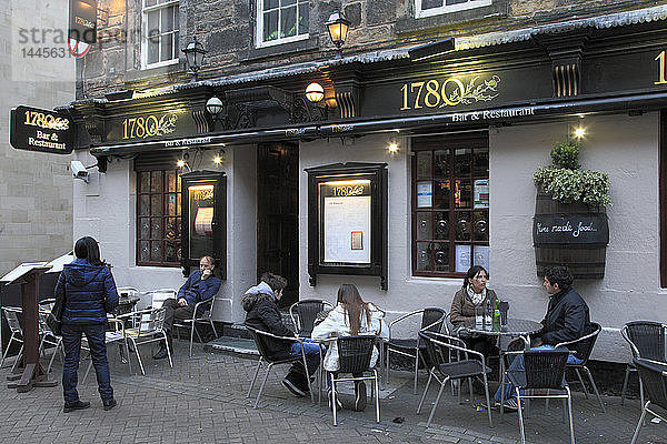 UK  Schottland  Edinburgh  Rose Street  1780 Bar & Restaurant  Leute