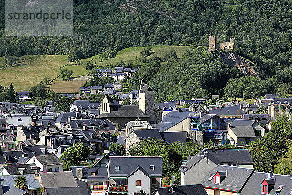 Frankreich  Occitanie (Midi Pyrenees )  Hautes Pyrenees (65)  Luz Saint Sauveur  Templiers Kirche und Schloss