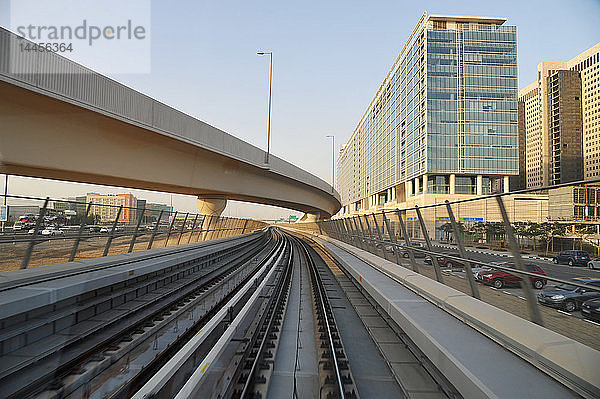 Vereinigte Arabische Emirate  Marina Dubai  rote Linie der Metro