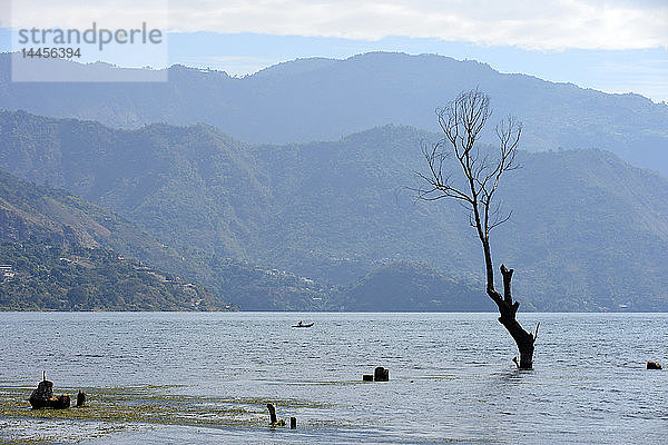 Atitlan-See in Guatemala  Mittelamerika.