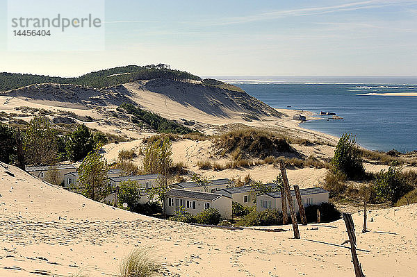 Frankreich  Südwestfrankreich  Bucht von Arcachon  Mobilheime in den Dünen
