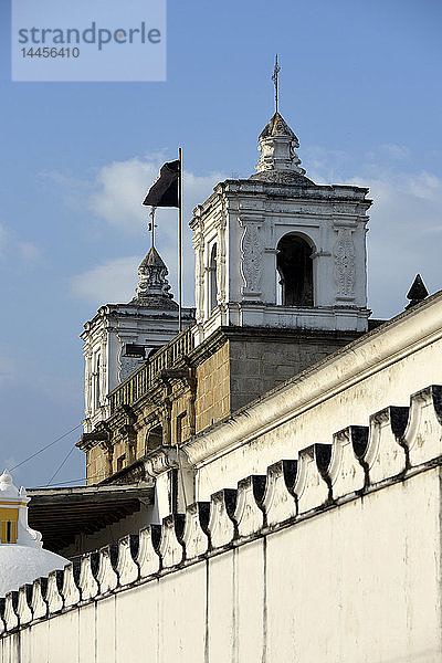 eine Kirche in Antigua  Guatemala  Mittelamerika.