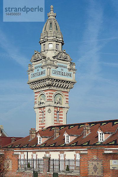 Frankreich. Champagne-Ardenne. Marne. Epernay. Gebäude und Turm der Champagnerweinfirma De Castellane (gehört heute zur Gruppe Laurent Perrier)