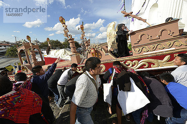 Prozession in der Karwoche in Chichicastenango  Guatemala  Mittelamerika.