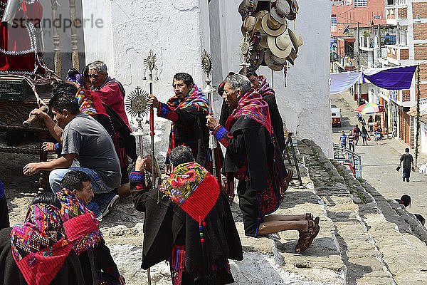 Maya-Priester in Chichicastenango  Guatemala  Mittelamerika.