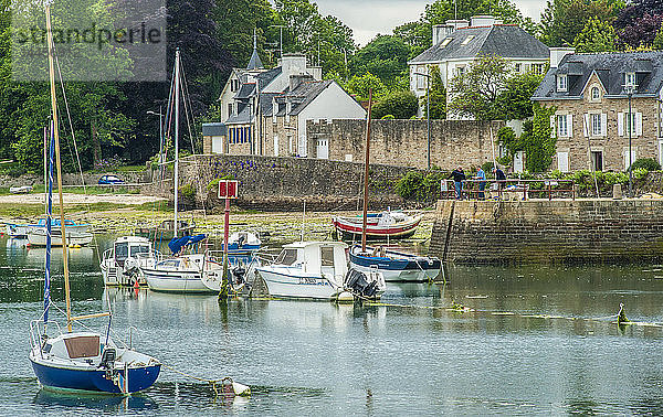 Frankreich  Bretagne  La Forêt-Fouesnant  alter Hafen in der Bucht von Penfoulic