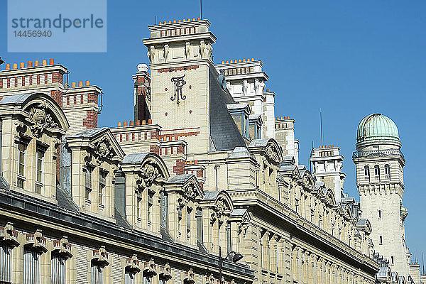 Frankreich. Paris 5. Bezirk. Das Quartier Latin. Die Sorbonne. Fassade der Straße Saint Jacques mit dem Turm des Observatoriums der Sorbonne