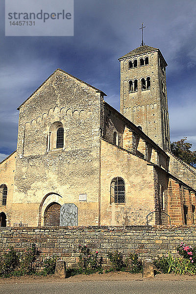 Frankreich  Bourgogne Franche Comte  Departement Saone et Loire (71)  Chapaize  die Kirche