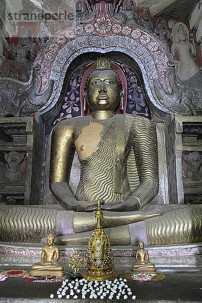 Sri Lanka  Kandy  Buddhistischer Tempel Gadaladeniya  Buddha-Statue