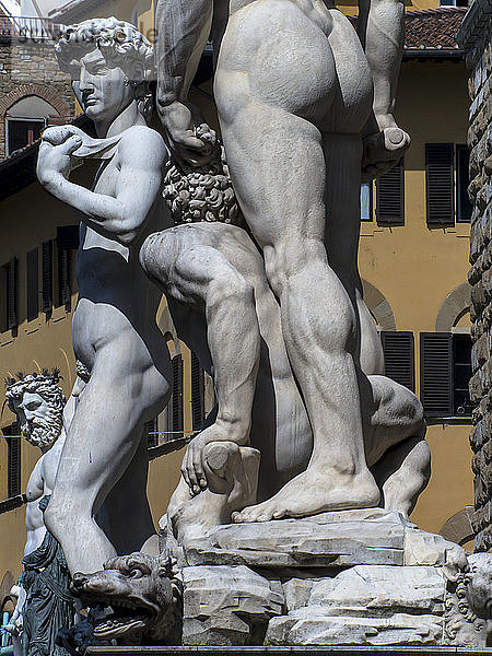 Italien  Toskana  Florenz  Skulpturen des Nettuno-Brunnens  Michelangelos David und Herkules und Kakus