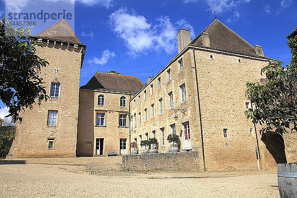 Frankreich  Bourgogne Franche Comte  Departement Saone et Loire (71)  Pierreclos  das Schloss