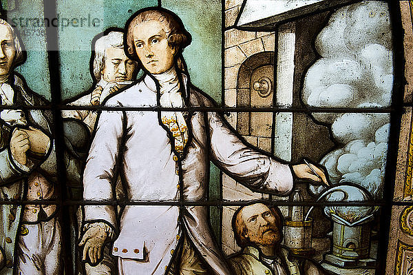 Frankreich. Paris 6. Bezirk. Avenue de l'Observatoire. Fakultät für Pharmazie. Glasfenster mit der Darstellung des Chemikers Lavoisier (1743-1794) in seinem Labor