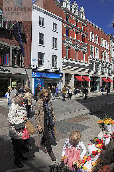 Irland  Dublin  Grafton Street  Menschen  Einkaufen