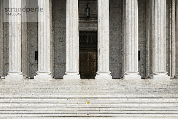 Vorderansicht des Gebäudes des Obersten Gerichtshofs