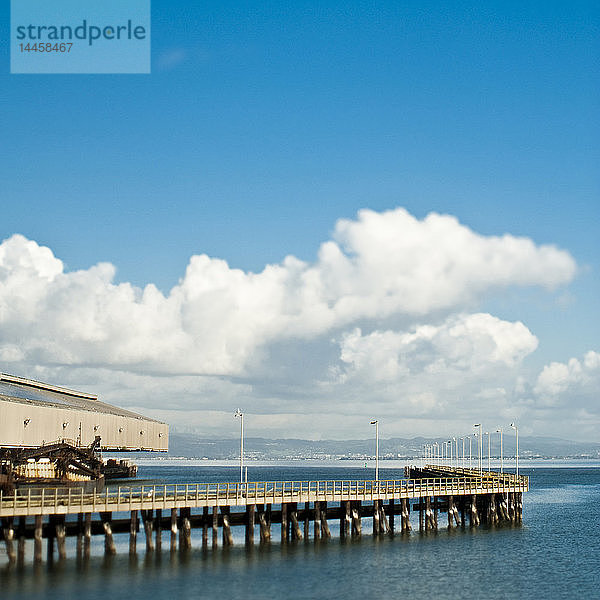 Lager und Dock in einem Seehafen