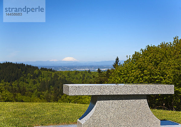 Bank bei Mountain Overlook