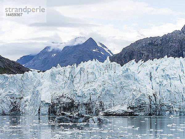 Der Margerie-Gletscher  dessen Gesicht sich zurückzieht  im Glacier Bay National Park  Südost-Alaska  USA