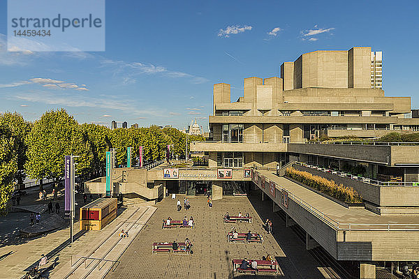 The National Theatre  South Bank  London  England  Vereinigtes Königreich