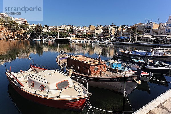 Voulismeni-See und Hafen von Agios Nikolaos  Insel Kreta  Griechische Inseln  Griechenland