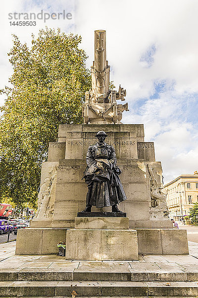Bronzestatue des Artilleriehauptmanns am Royal Artillery Memorial an der Hyde Park Corner  London  England