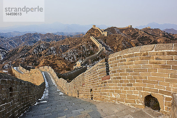 Stufen und Weg auf den Abschnitten Jinshanling und Simatai der Chinesischen Mauer  Unesco-Weltkulturerbe  China  Ostasien