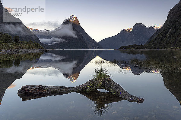 Mitre Peak  Milford Sound  Fiordland National Park  UNESCO-Weltkulturerbe  Südinsel  Neuseeland