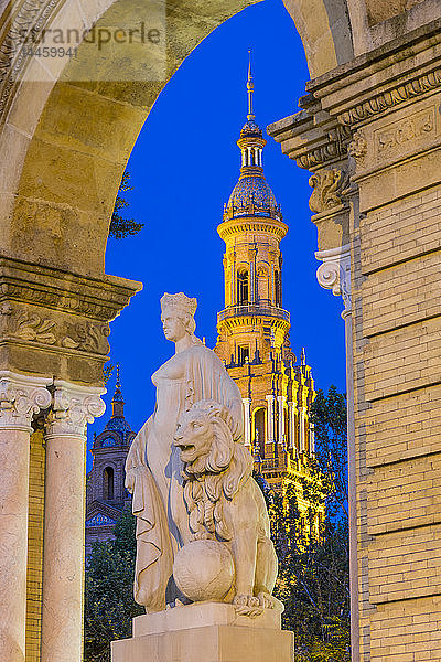 Nördlicher Turm der Plaza de Espana  Sevilla  Andalusien  Spanien