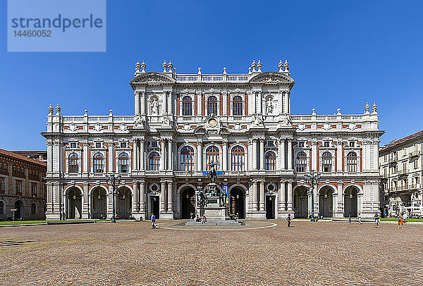 Blick auf das Nationalmuseum auf der Piazza Carlo Alberto  Turin  Piemont  Italien