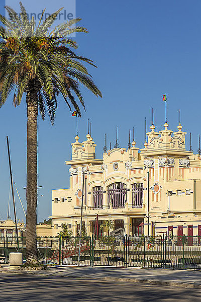 Das Gebäude Antico Stabilimento Balneare (auch bekannt als Charleston ) im Stadtbezirk Mondello  Palermo  Sizilien  Italien