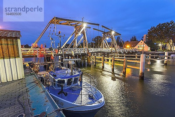 Die alte Brücke im Dorf Wieck  Greifswald  Mecklenburg-Vorpommern  Deutschland