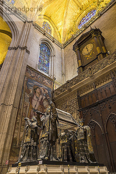 Das Grab von Christoph Kolumbus in der Kathedrale von Sevilla  UNESCO-Weltkulturerbe  Sevilla  Andalusien  Spanien