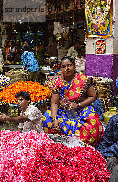 Blumenstand auf dem K. R. Markt in Banaglore  Karnataka  Indien
