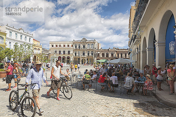 Alter Platz im Zentrum von Havanna  Kuba  Westindien  Karibik  Mittelamerika