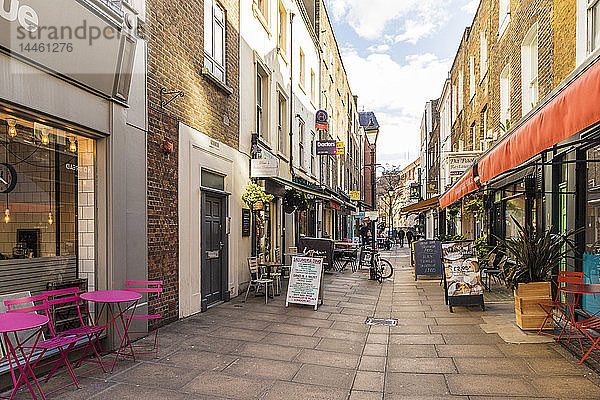 Eine Straßen- und Restaurantszene in Fitrovia  London  England  Vereinigtes Königreich